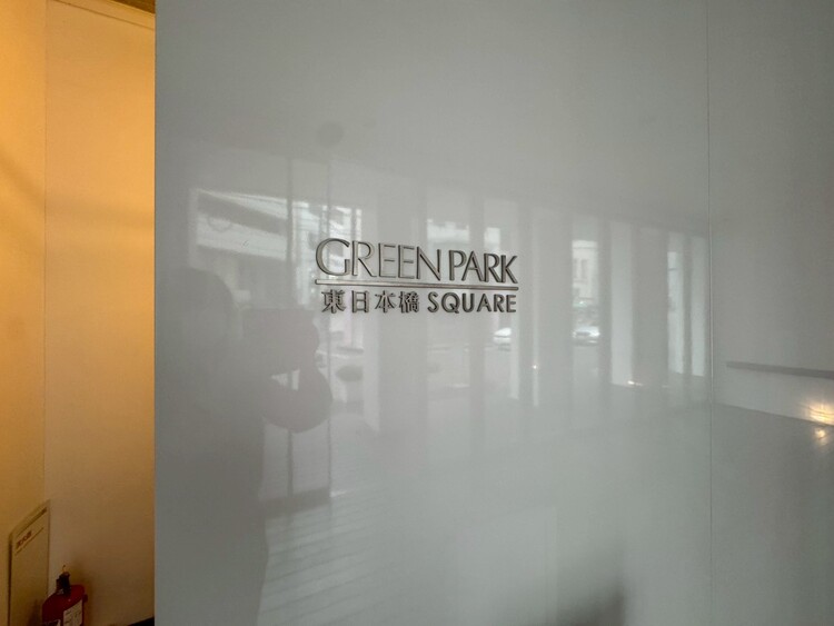 その他 スタイリッシュなエンブレム。お洒落なマンションは入り口から。