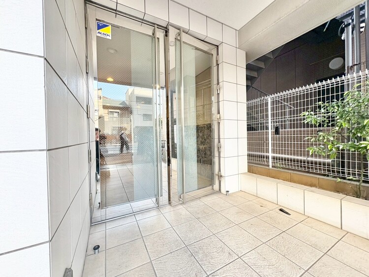 その他 上質感漂う玄関アプローチです。