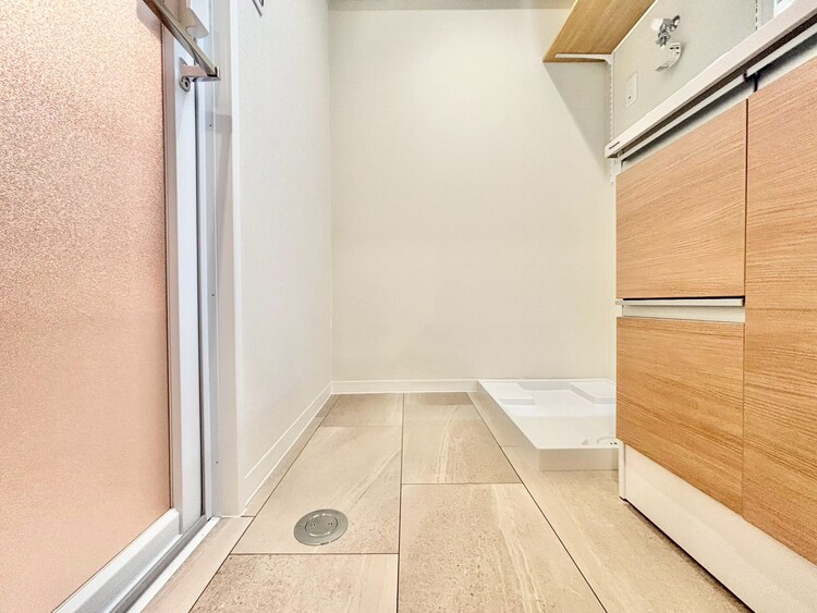 その他 十分な広さの脱衣所。