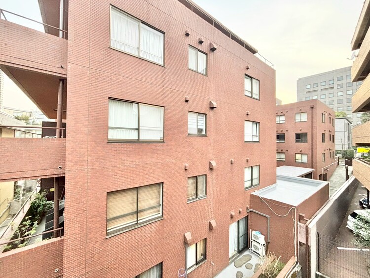 バルコニー 陽当たり・通風・開放感に恵まれた環境です。