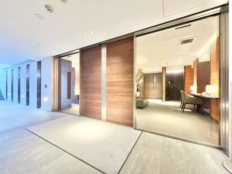 その他 上質感漂う玄関アプローチです。