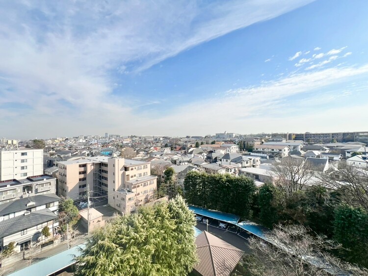 バルコニー 眺望や窓からの景色が良いと、家で過ごす時間も快適です。