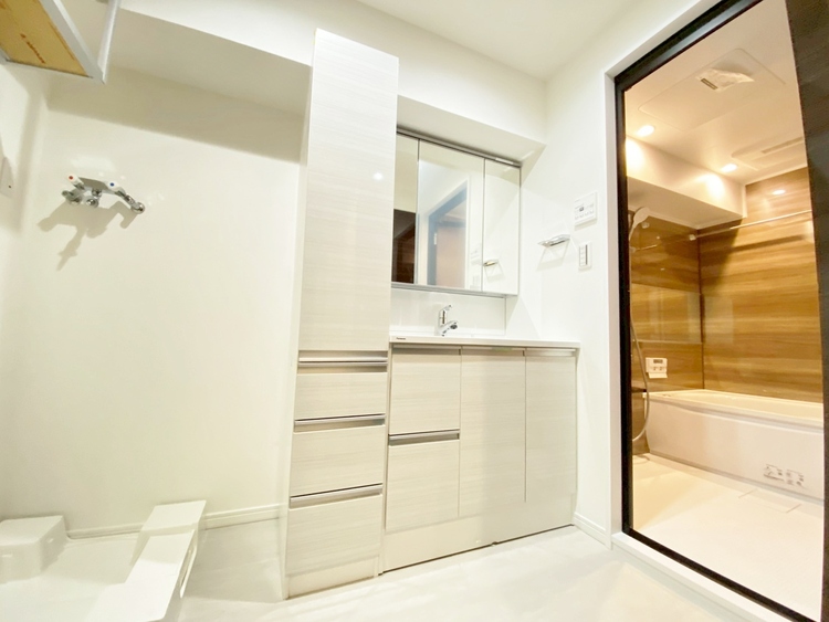 洗面 清潔感を感じられる洗面化粧台。