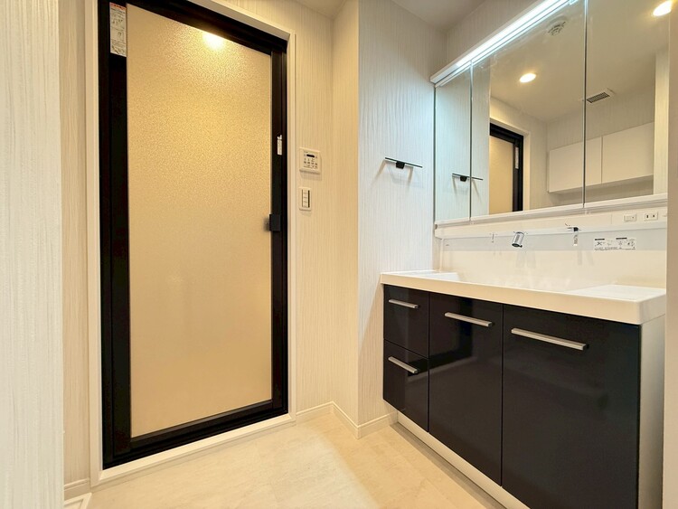 その他 十分な広さの脱衣所。