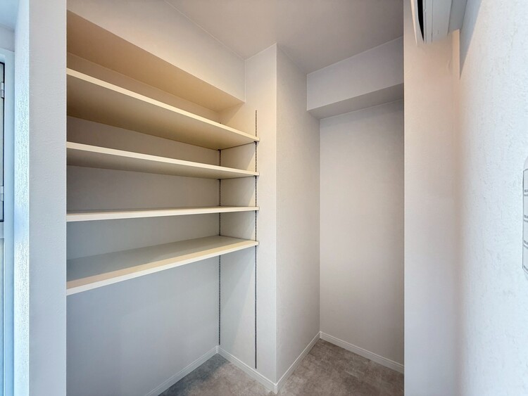 その他 収納スペースが付いていて、お部屋を広く使っていただけます。