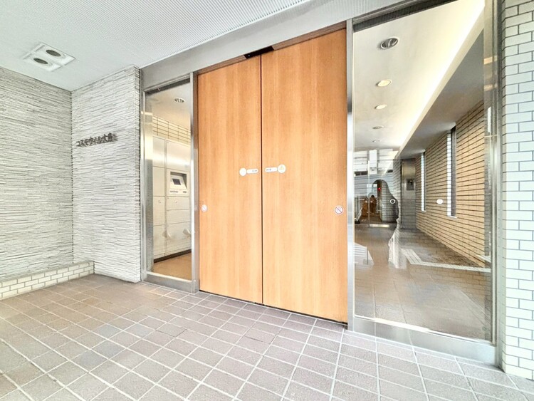 その他 上質感漂う玄関アプローチです。