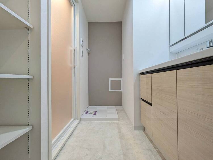 その他 十分な広さの脱衣所。