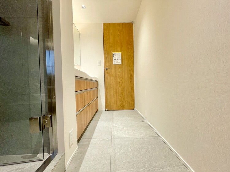 その他 十分な広さの脱衣所。