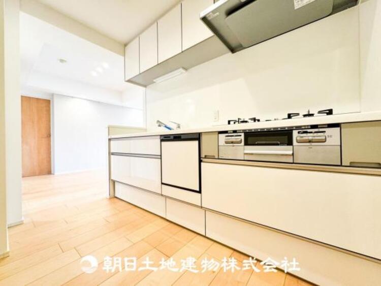 キッチン フルリフォームされたお部屋になります。中をご覧にt抱くことも可能です。