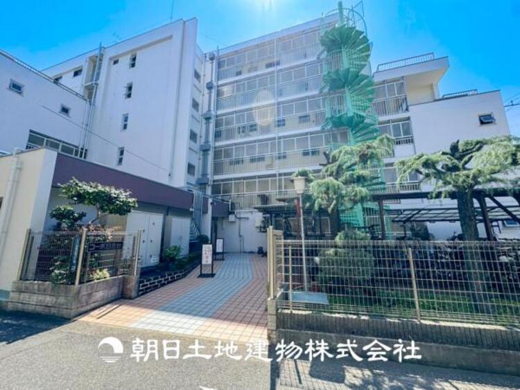 外観 【外観写真】表現された空間はたくさんの光を浴び、風を感じ、暮らしの時間を豊かにしてくれます。デザインされた空間と競い合うかのような充実した建物と共に大切な家族の思い出を刻んでいきます。