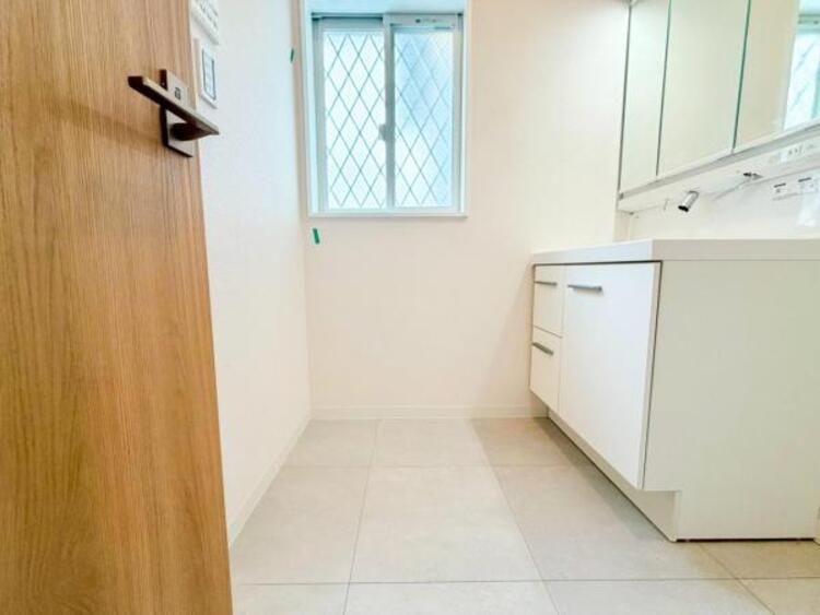 洗面 【洗面・脱衣所】使用頻度の高い場所だからこそ便利な空間に。多人数での使用も考えた便利な空間です