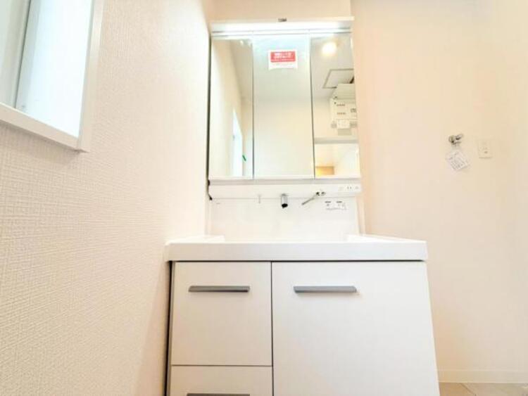 洗面 【洗面・脱衣所】普段は人目につかないスペースにもこだわりを。つくり手の気持ちを『心』がつたわります。