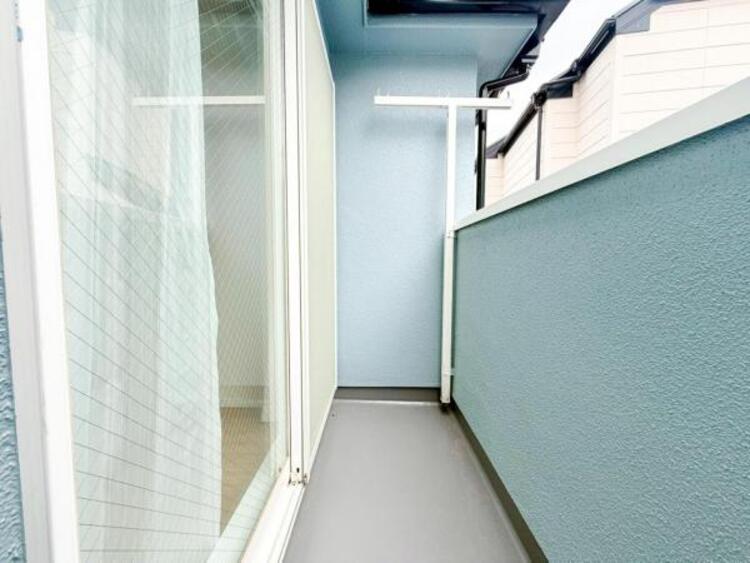 バルコニー 【バルコニー】太陽の光と爽やかな風でお洗濯物は気持ちいいです。