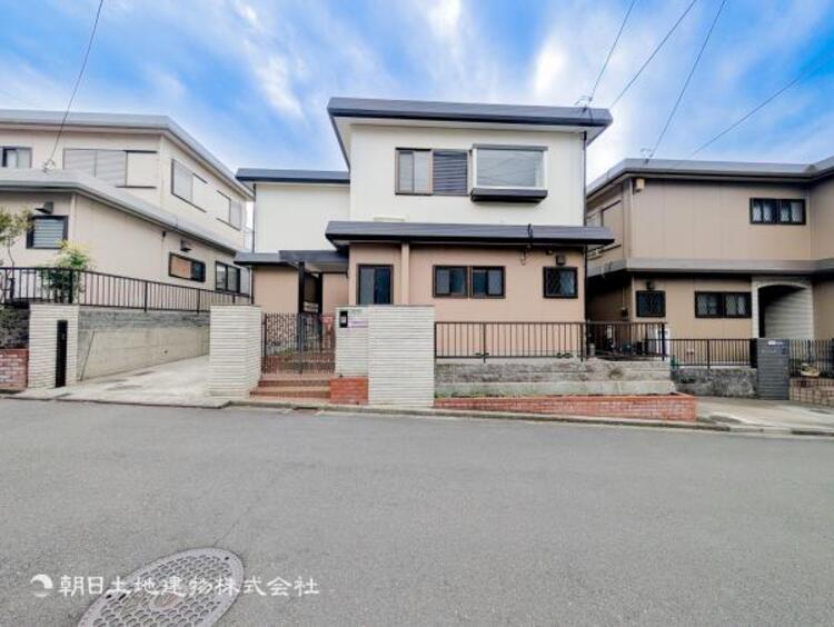 外観 住みやすさとデザイン性を両立させた欲張りな住宅が登場しました　相反しがちなことが相互作用でより良質に！本物だけが表現することができる質の高い機能美はよきものをつなげた古くからの伝統と最新技術の結晶です																			