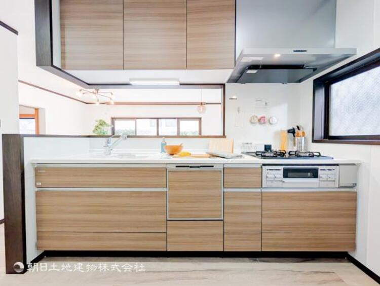 キッチン 最新のシステムキッチンは使い勝手が良好です。　　気持ちよく料理ができます。