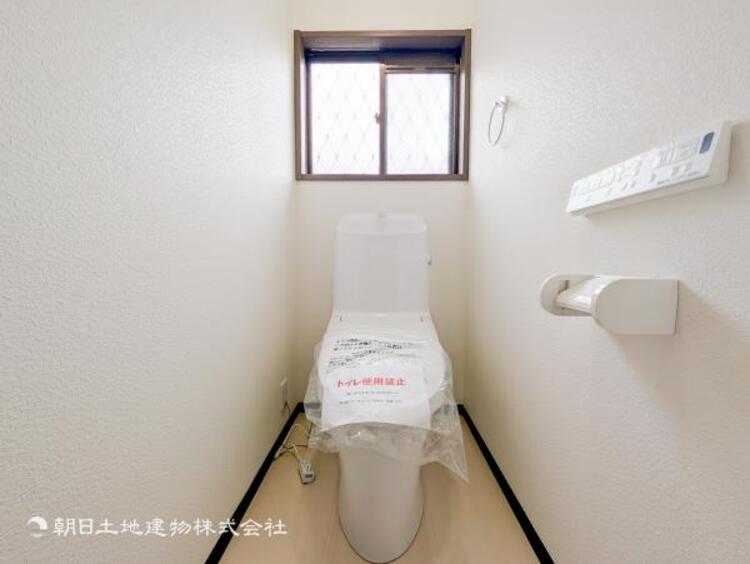 トイレ ウォシュレット、保温機能付き便座など充実の設備です　お掃除がしやすくストレスフリー！