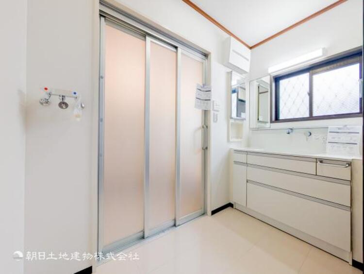 洗面 使用頻度の高い場所だからこそ便利な空間に。多人数での使用も考えた便利な空間です