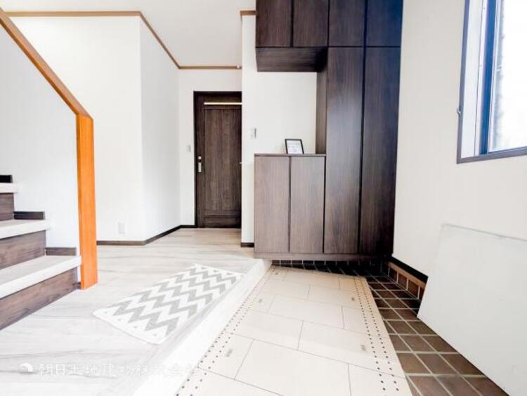 その他 【玄関】多くの人を迎えるから心地のよい空間にしたいですね。　玄関周りをスッキリとできる大容量収納