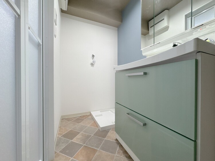 トイレ 清潔感と心地よさを重視した、上質感漂うパウダールーム。