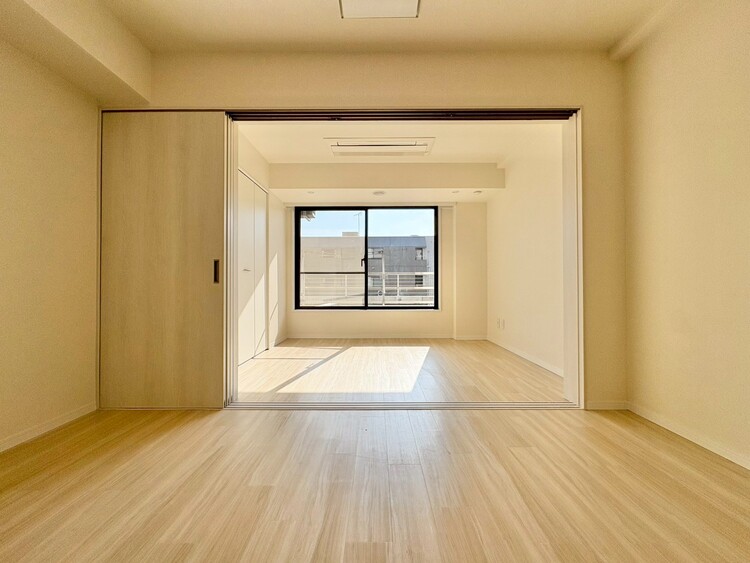 居間 居心地の良い空気感は、暮らしのステージを彩り、心からのやすらぎと満足感を与えてくれます。