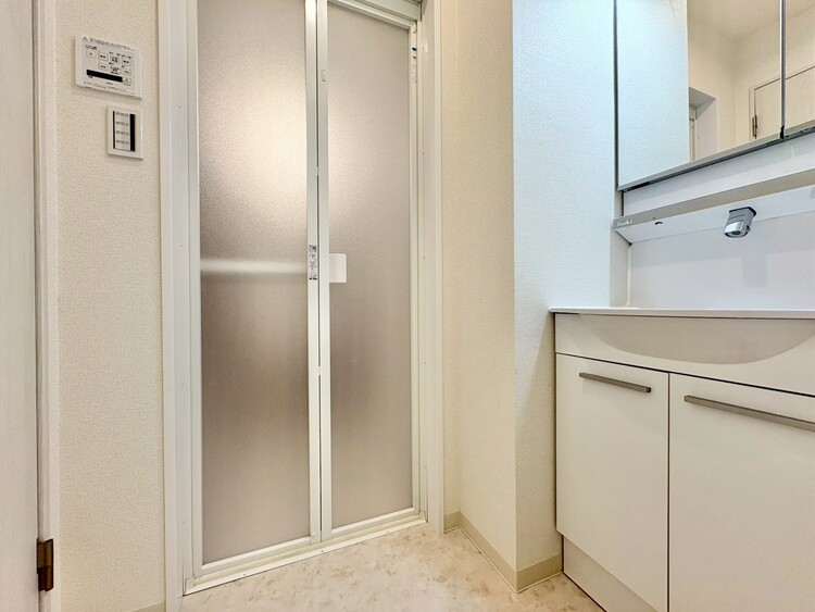 洗面 何かと物が増える場所だからこそ、スッキリと見映えの良い空間に。