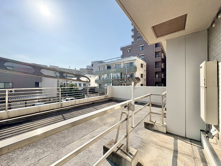 バルコニー 暮らしの中で、光と風を演出してくれるバルコニー。