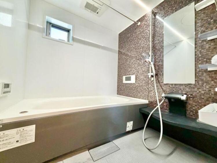 風呂 １日の疲れを癒してくれる広々とした浴室は癒しの空間。