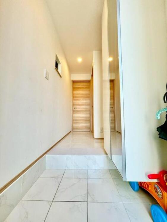 その他 広々とした玄関で大切なお客様をお出迎え。明るく気持ちの良い玄関は気持ちが盛り上がります。 