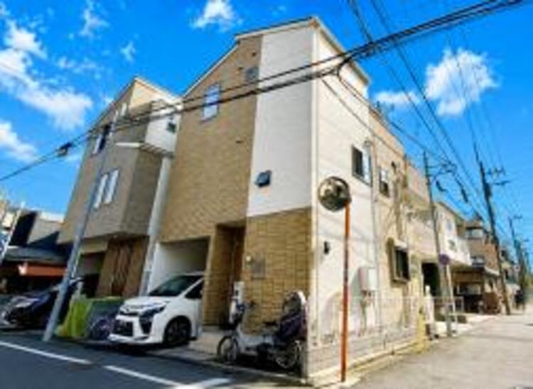 その他 角地は２方向から光が差し込むため日当たりが良く開放感を感じます。