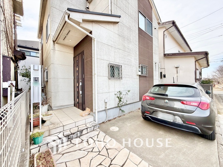 内装 【愛する人達】との幸せな時間をここで楽しむ。耐震性、デザイン、そして対面キッチンを備えたユーティリティー。何も妥協しないライフスタイル。愛する家族を大切にする人達が住まう家。