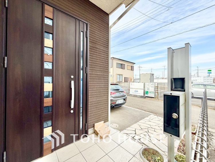 内装 【自身の道】華道、剣道、そしてここで暮らす者の正道。物事の正しい考えや愛する家族とのコミュニケーション。そんな考えの暮らし方がこの空間にも散りばめられている。