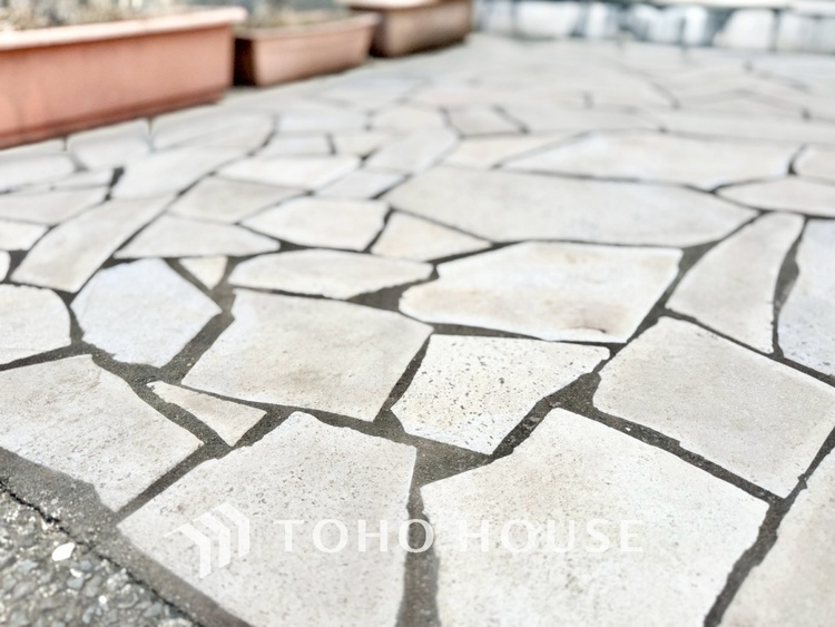 内装 【悠久の時】家族への思いを抱きながら、平和に過ごす悠久の時。あたかかく感じるのは、日当たりだけではない。広く和やかに暮らせる空間と、家族の存在を噛みしめて