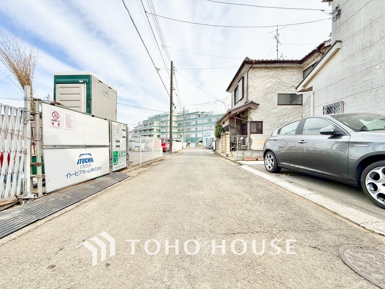 キッチン 【癒しの空間】室内構成に拘り採光とセンスを散りばめた空間。それは『柔らかさ』に似た素敵な居場所。そこに暮らす人のことを考えつくり出したものは『癒し』という心地よい居場所なんだと思う。