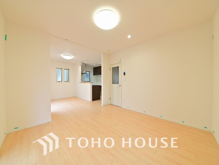 内装 広がりのある住空間、家族が集まるリビング・ダイニング