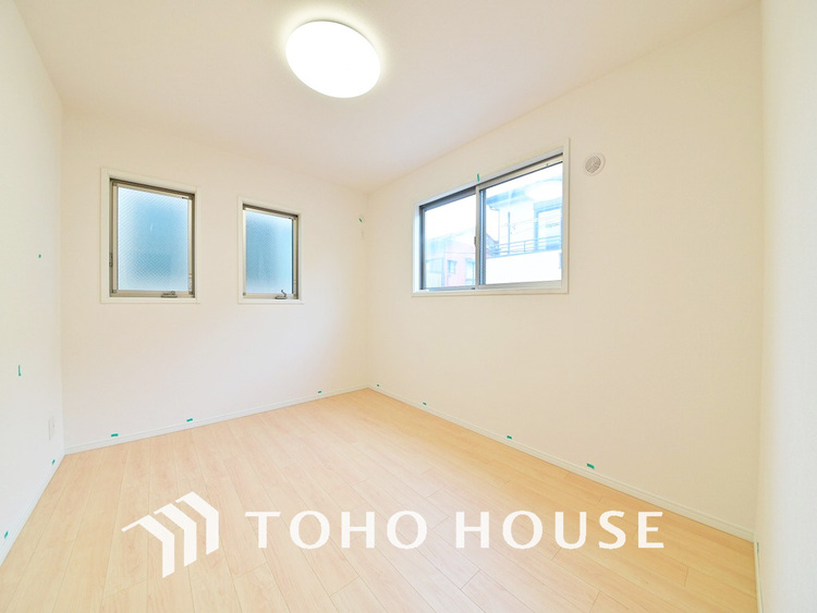 内装 採光もある洋室は、くつろぎのひと時を過ごすのにぴったり