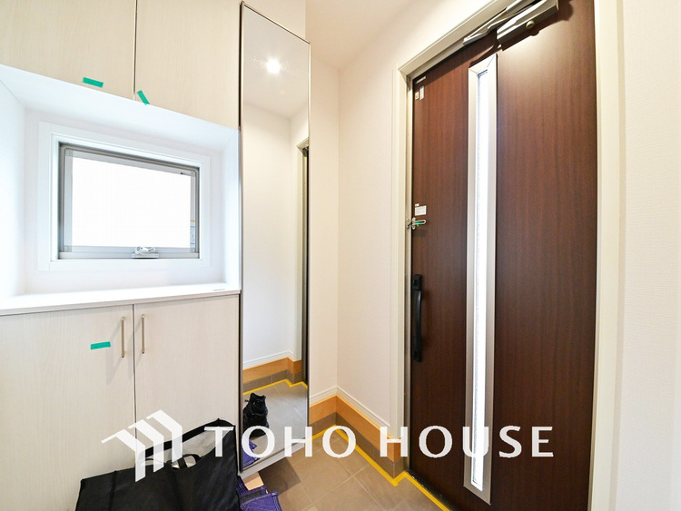 玄関 優しい雰囲気の玄関、家族の帰りを暖かく迎えてくれます