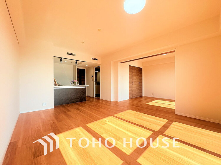 内装 上質な時間を育む暮らしのメインステージ。寛ぎとコミュニケーションを育む居心地のよい場所