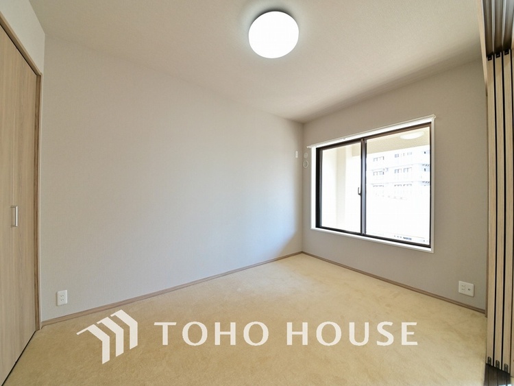 内装 シンプルですっきりとした室内は飽きのこない居心地の良い雰囲気です