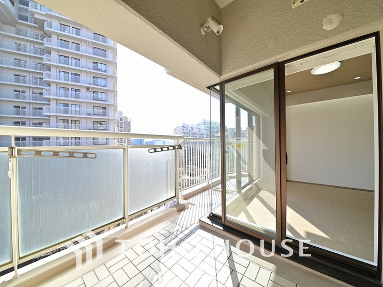 バルコニー 陽当たり良好なバルコニー