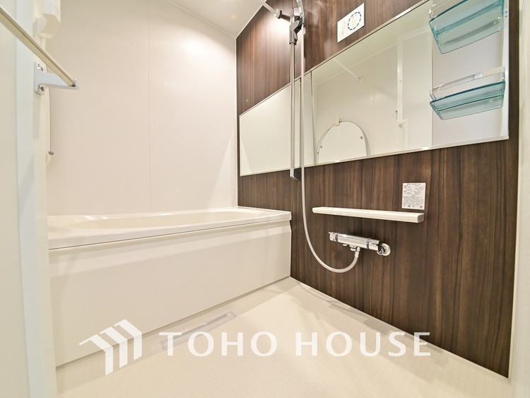 風呂 一日の疲れを癒すバスルームは、心地よいリラックスを叶える清潔感溢れる空間