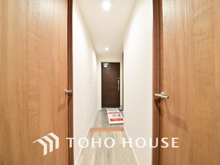 玄関 飾り過ぎないシンプルな内装の玄関