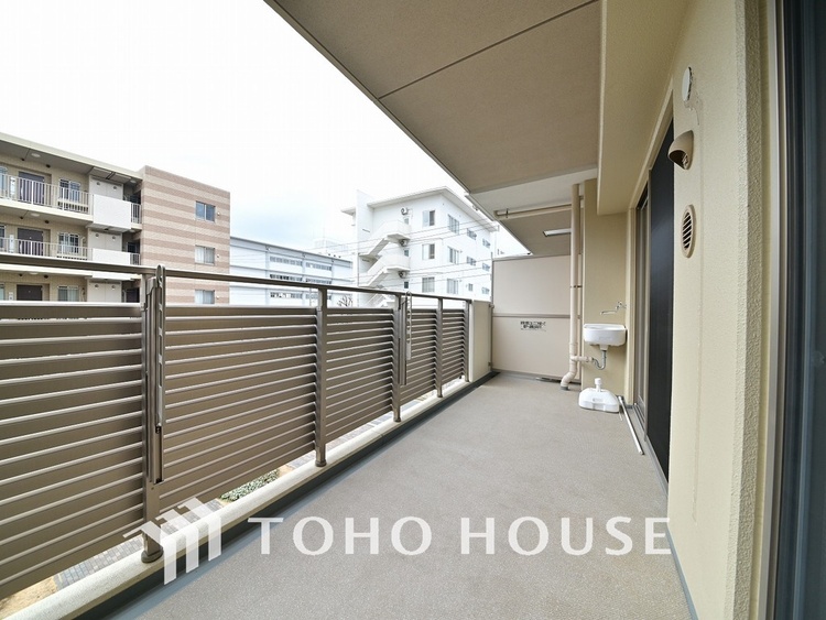 バルコニー 陽当たり良好なバルコニー