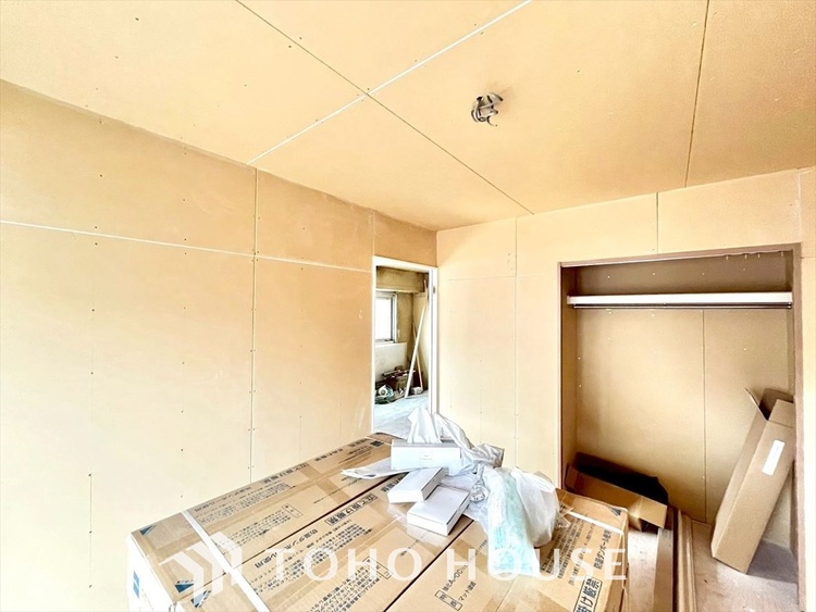 内装 《改装中》感性を育むプライベートルームはシンプルでスマートな空間。好みの空間で読書をしたり、音楽を聞いたりと一人の時間も充実したものにできます。