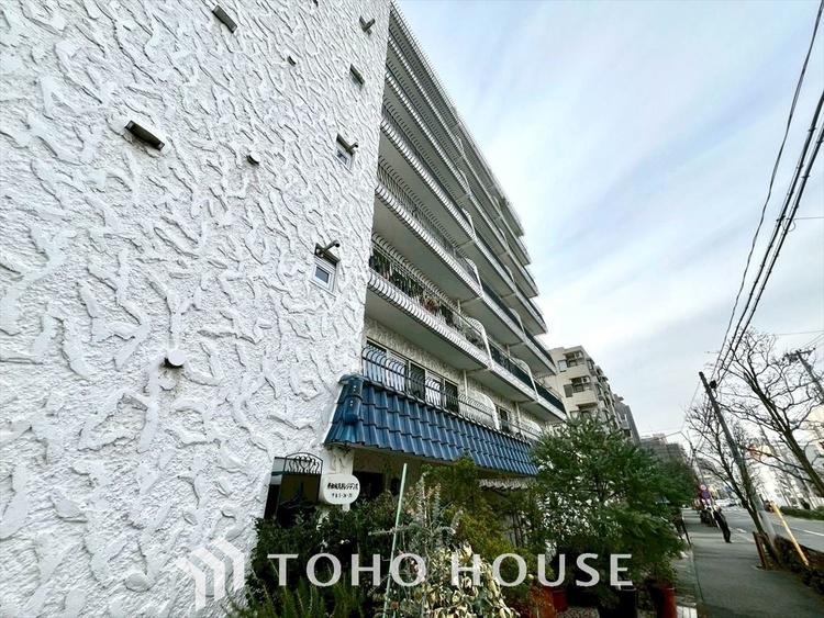 外観 太陽に愛された邸は、陽当り・通風に優れた魅力的で快適さを追求した邸宅でした。ここに住むからこそ意味がある。そんな特別感に浸りながら、毎日をお過ごしして欲しいです 。