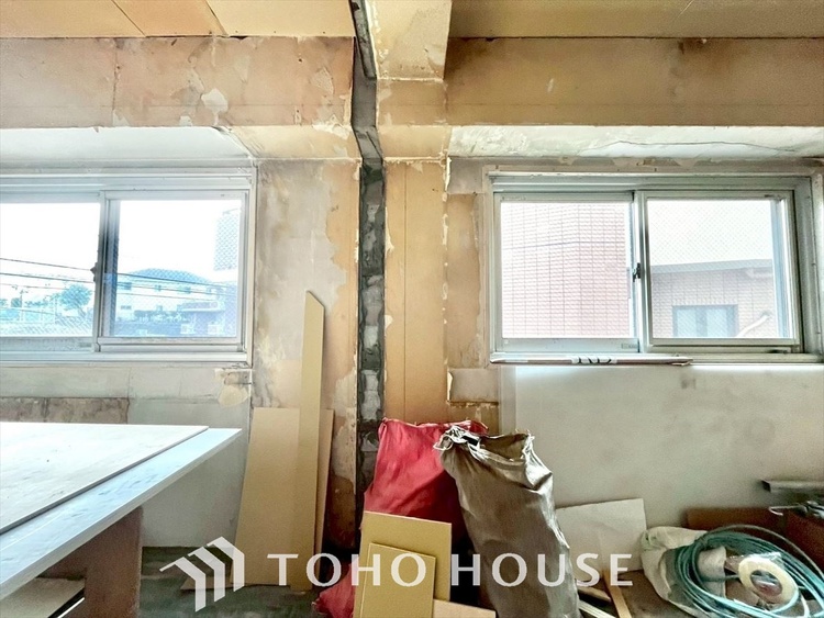 キッチン 《改装中》手元の収納から、足元の収納までが全てスライド式で、奥のスペースまで有効に活用できます。奥まで上から見渡せるので、たまにしか使わない調理器具もサッと取出せます。