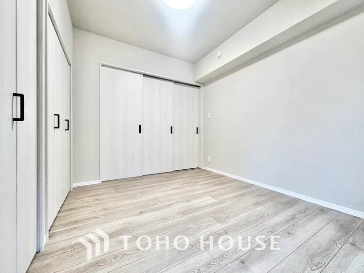 内装 寝室は一日の疲れを癒す大切な空間。快適で落ち着けるおすすめの間取りです。