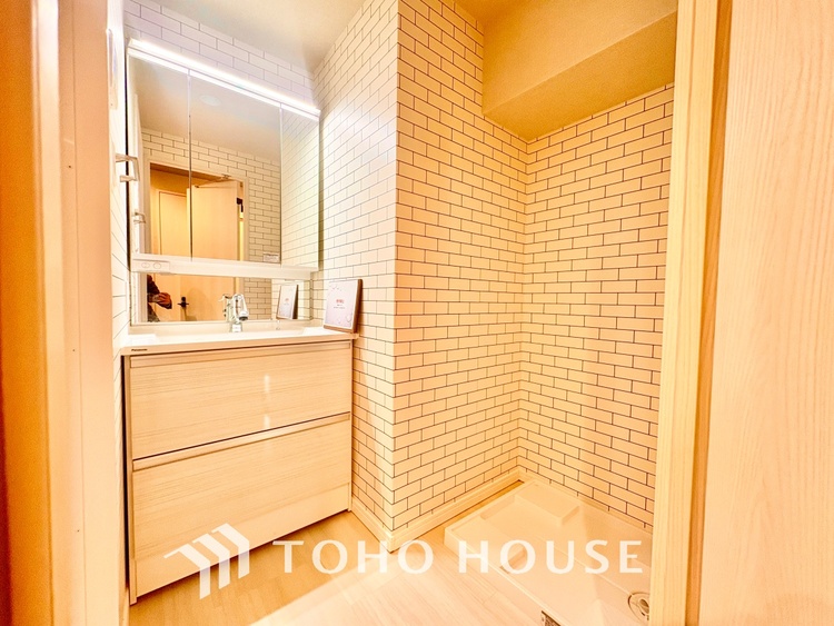 洗面 清潔感あふれる洗面化粧台で、毎日の身支度を快適にサポートします。