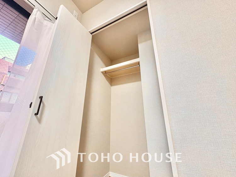 収納 無駄を削ぎ落としたミニマルなデザインが、空間に静謐な美しさをもたらします。研ぎ澄まされた感性を満たす場所です。