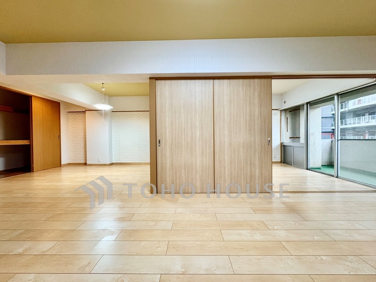 キッチン ◆隠された美しさ◆流麗な音楽が流れているような繊細でいながら整然かつ堅牢なこの空間。この空間は確かに美しい。しかし、そこには美しさ以上のものが隠されている。