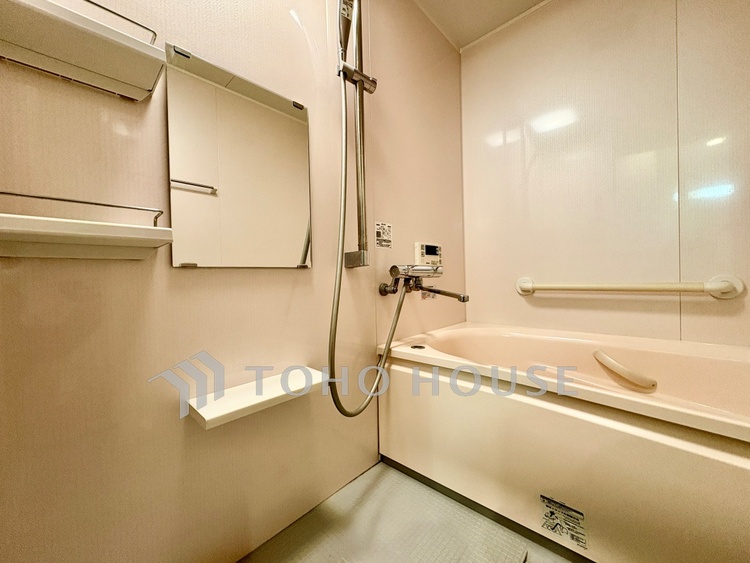 洗面 ◆陽溜まり◆の温もりを感じ、ふわりと寄り添う太陽の妖精たちが自然と僕達を微睡ませる。うとうとしたい訳ではないがそんな時間が嫌いじゃない自分がここにいる。